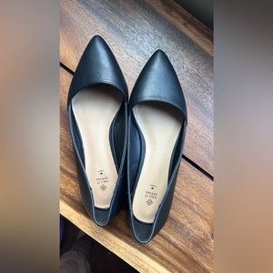 Call it spring vegan leather flats in US 7.5. Fits like US 8.